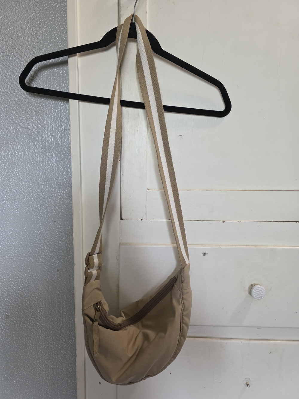 Source Unknown Beige Crossbody Bag with Striped Adjustable Strap